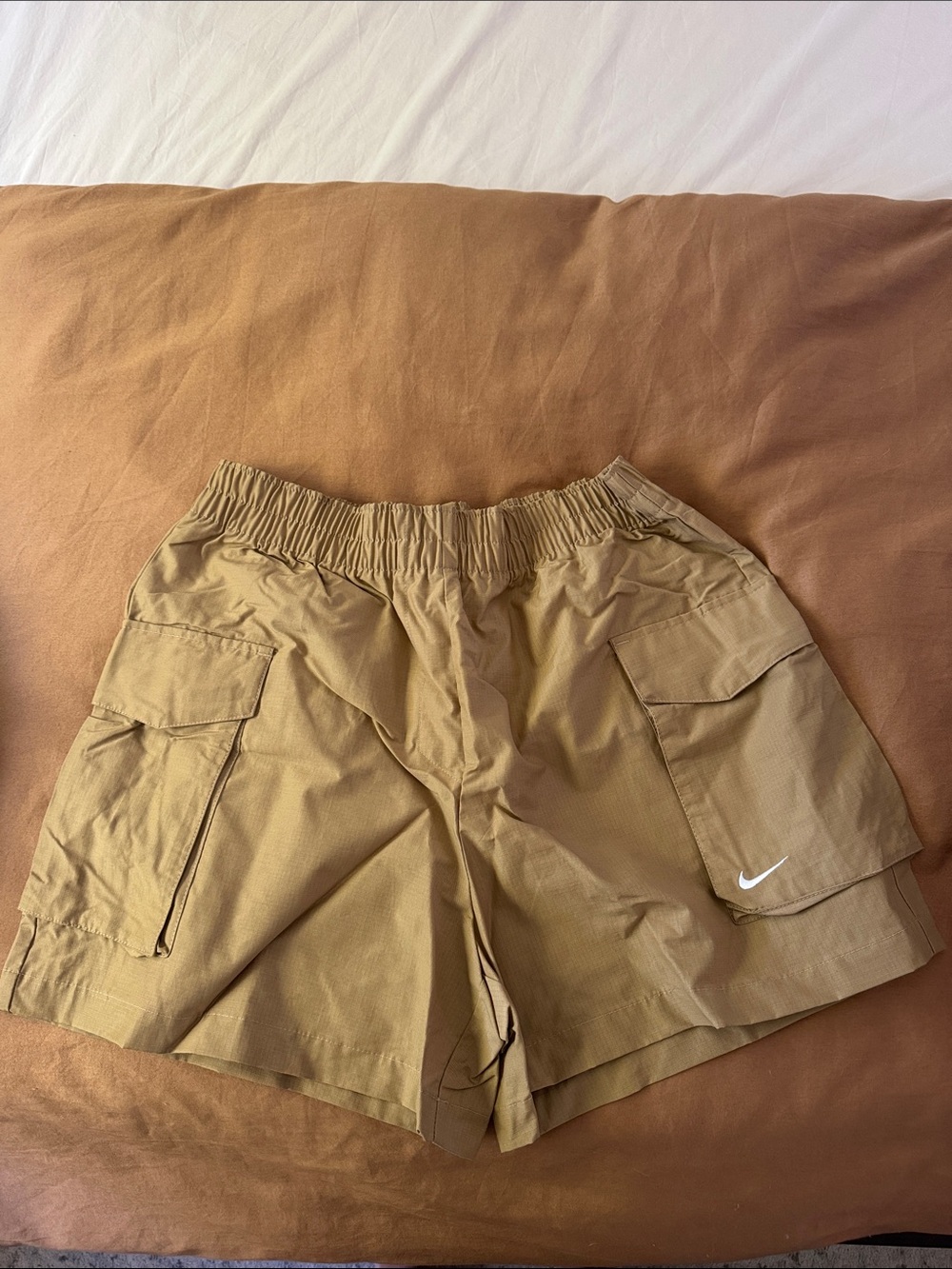 Nike Sportswear Women's Essential Woven High Waist 5" Cargo Shorts